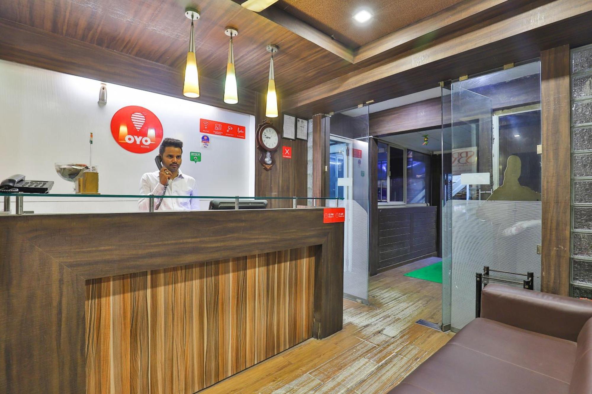 Hotel O Sri Balaji Residency 阿穆达巴 外观 照片