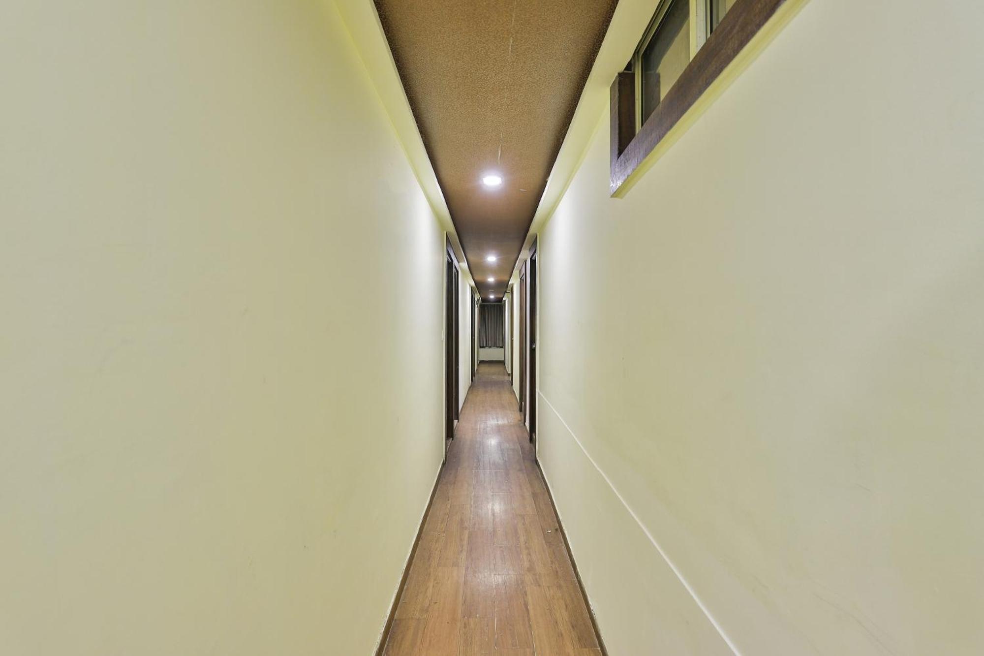 Hotel O Sri Balaji Residency 阿穆达巴 外观 照片