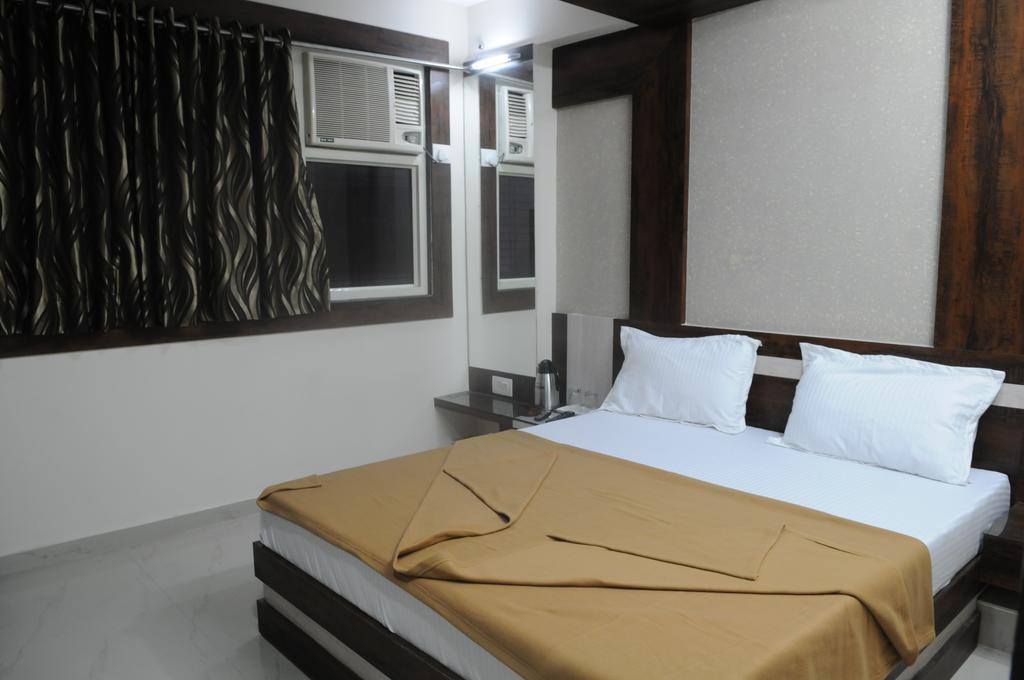 Oyo Hotel Sree Balaji Residency 阿穆达巴 客房 照片